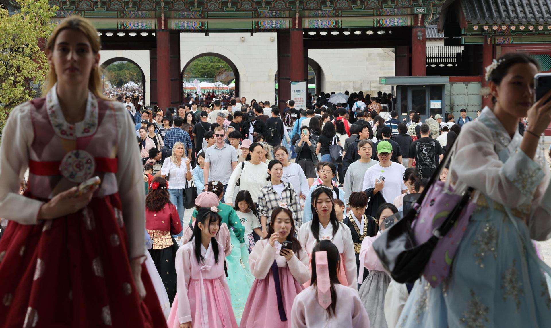 Seoul council proposal to limit welfare programs based on nationality sparks criticism - The Korea Times