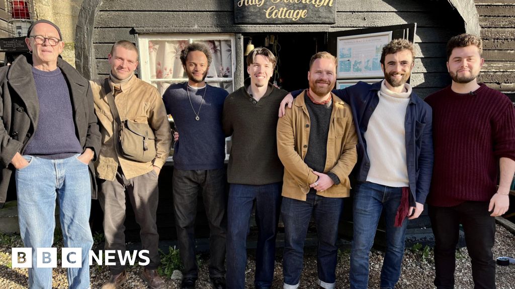 West End singers record Hastings sea shanties for marine charity