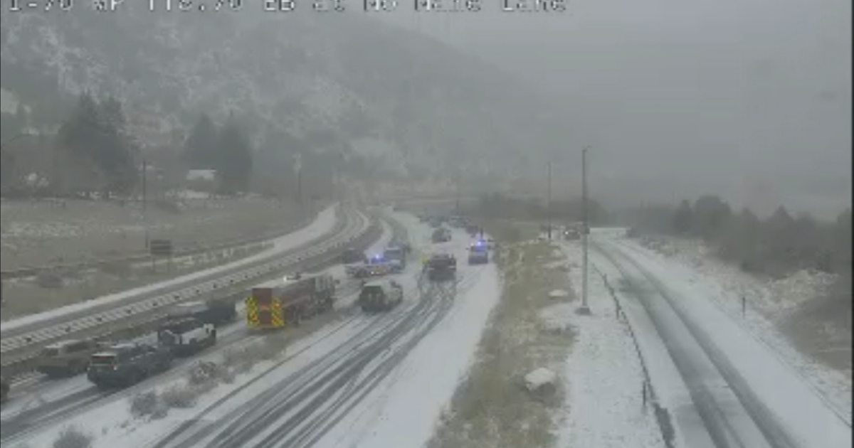Westbound I-70 closed in western Colorado due to multi-car crash