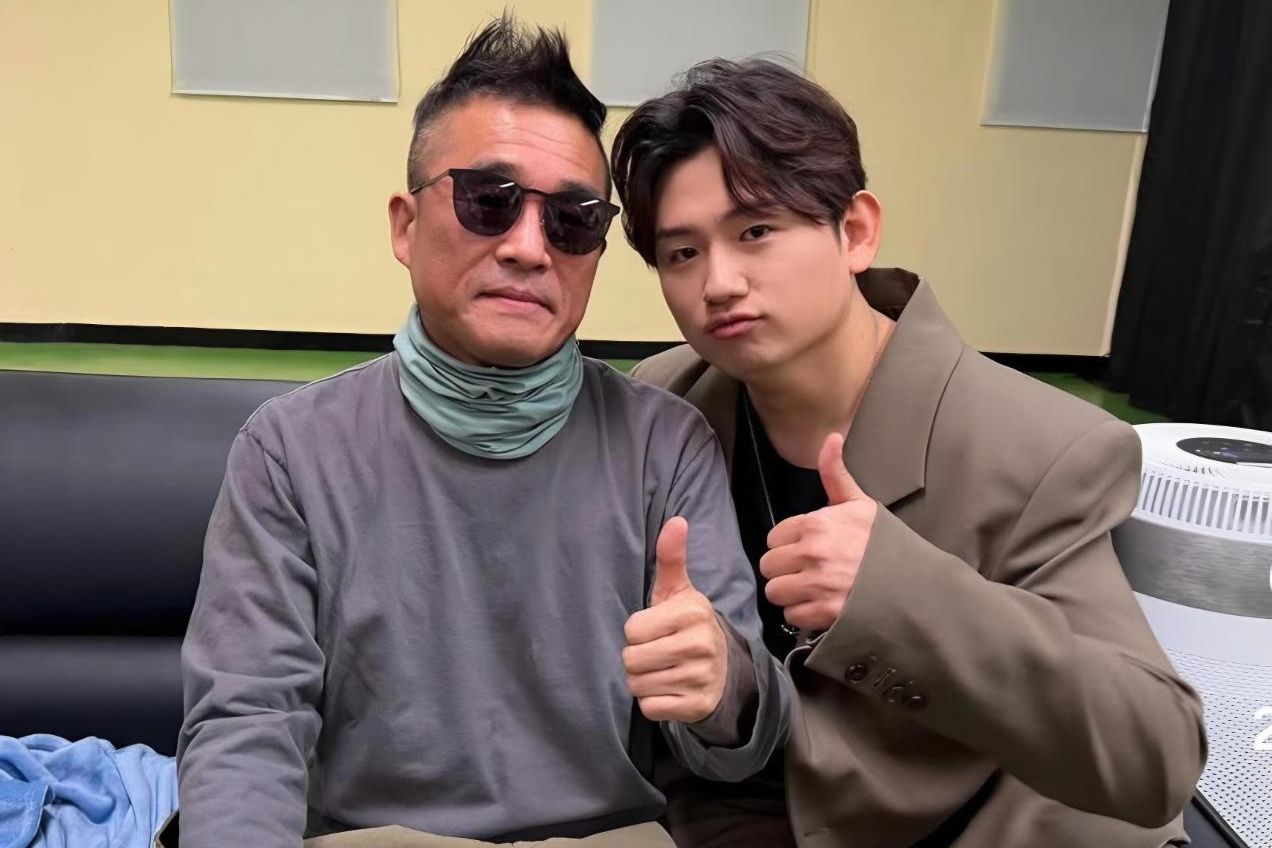 Woody shares photo with Kim Gun-mo, fans note singer's frail appearance - The Korea Times