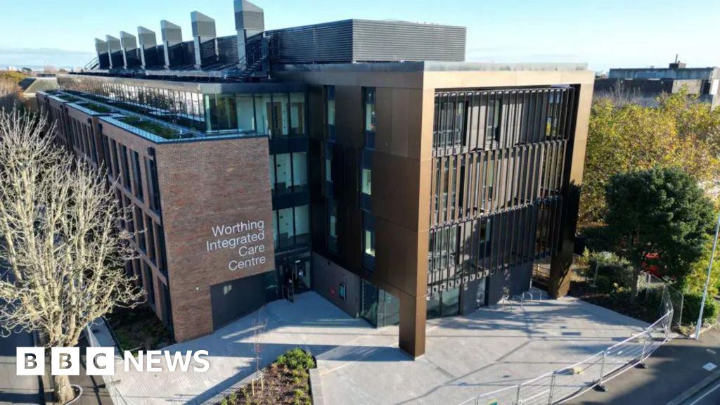 Worthing council 'frustrated' over health centre delays