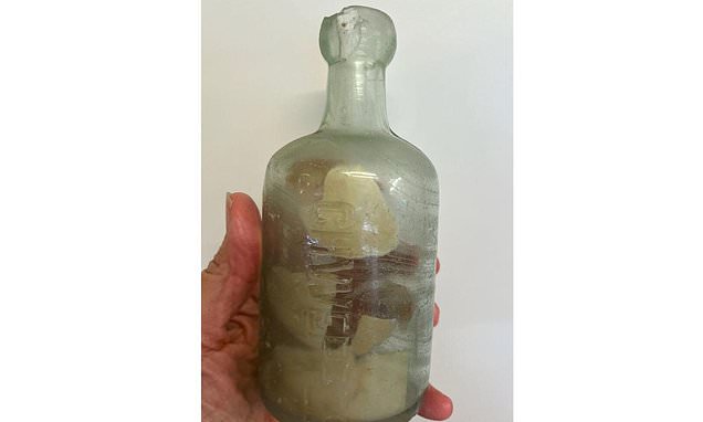 WWI soldiers' messages in a bottle found on Australian beach more...