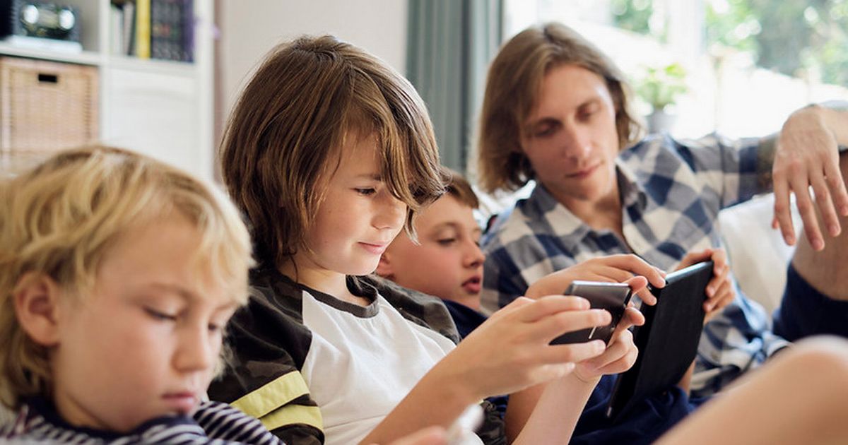 Forget dad jokes as youngest in the family are funniest, says public - The Mirror