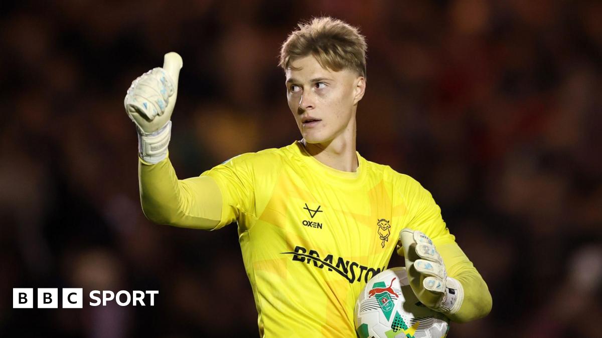 Zach Jeacock: Lincoln City goalkeeper signs new long-term deal