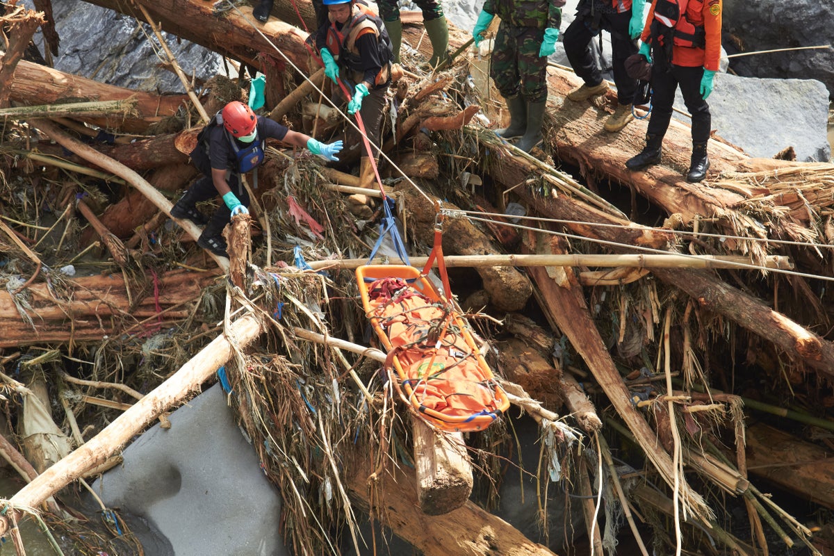 More than 1,200 dead from floods in Indonesia, Sri Lanka and Thailand as rescue efforts intensify