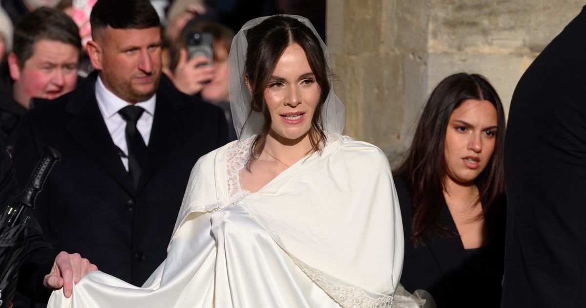 Holly and Tana Ramsay make nod to firm family bond with sweet detail at wedding - The Mirror