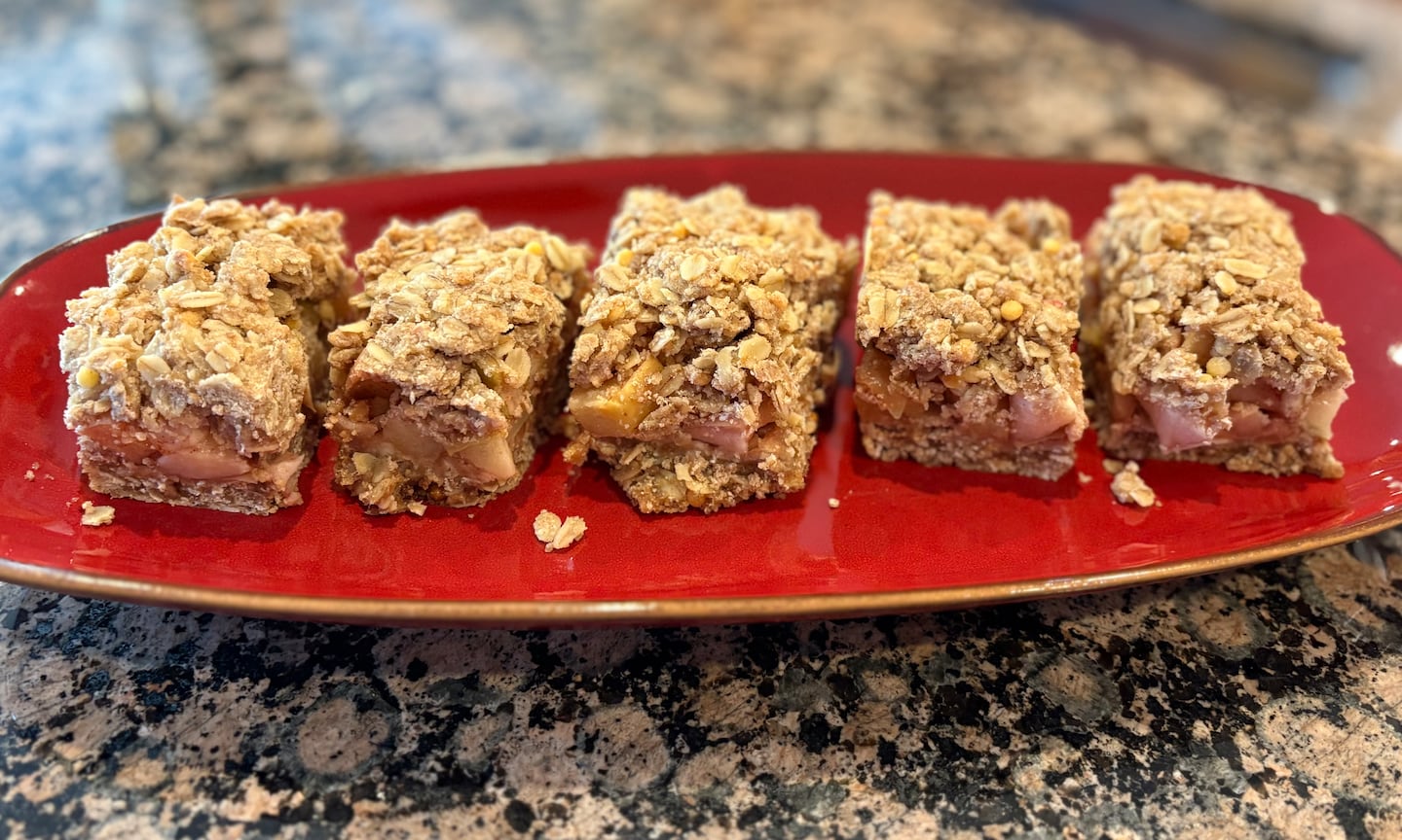 Ann Michael Maye has baked her way into Patriots fans' hearts. But are her apple cinnamon bars worth the hype? - The Boston Globe