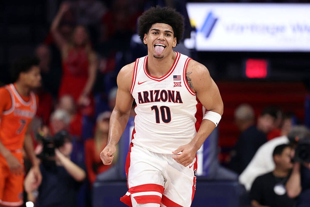 AP men's basketball Top 25: Arizona becomes season's third No. 1; Kentucky falls out of poll