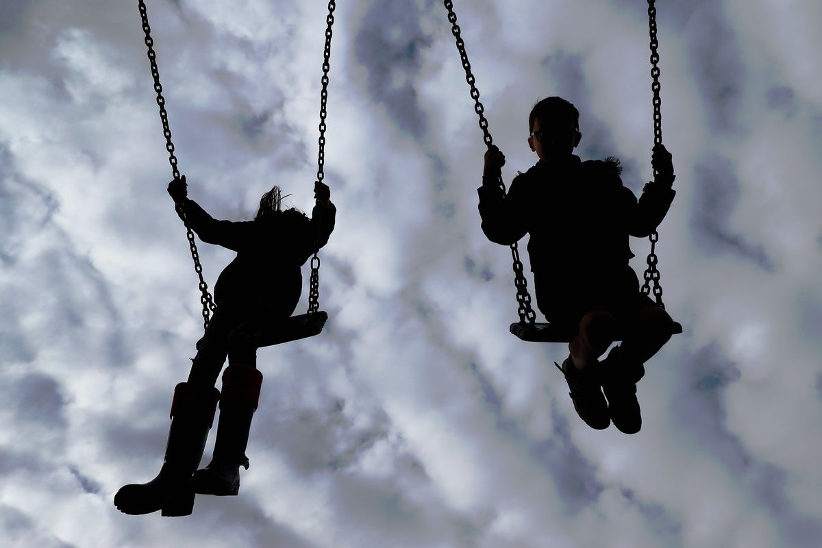 Benefits remain capped at £22,000 despite end of two-child policy