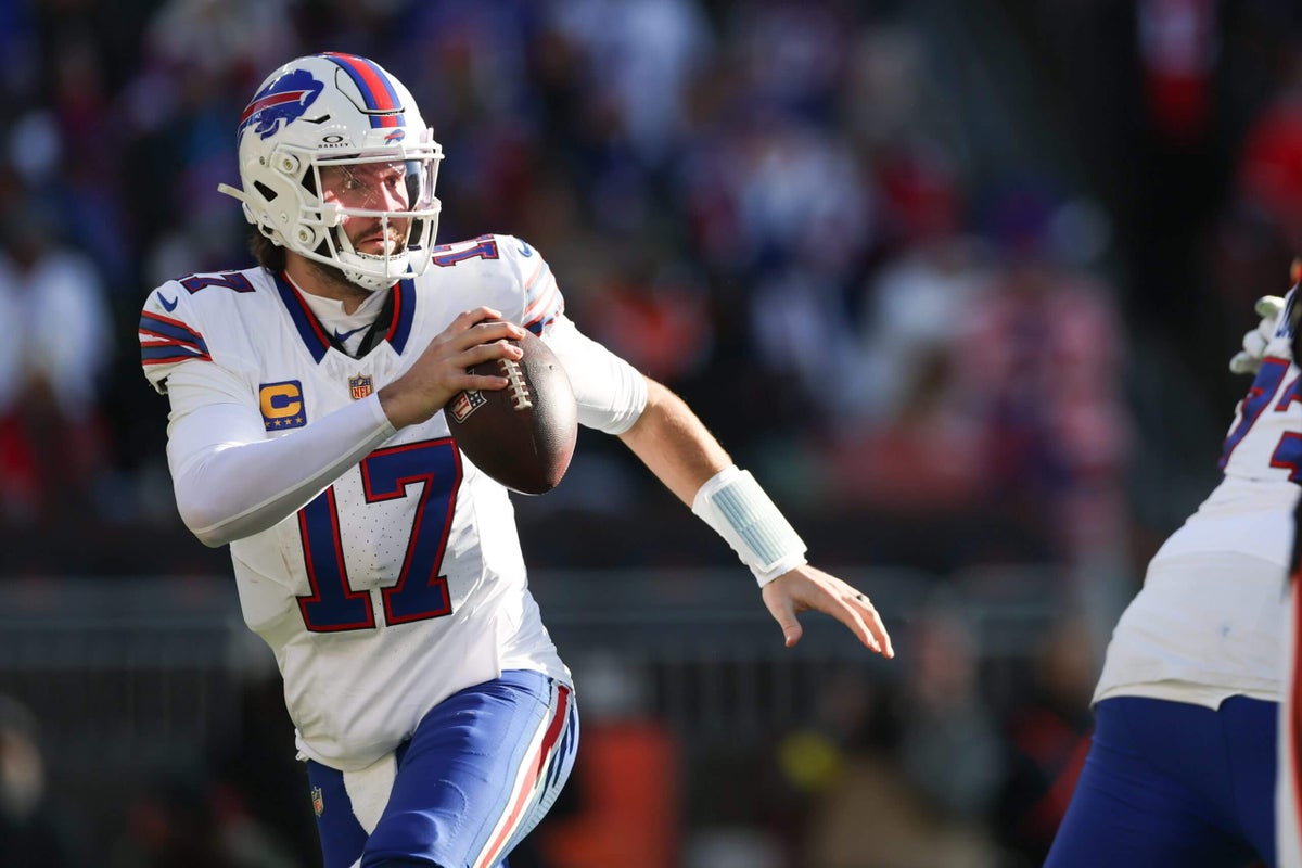 Bills keep streak alive despite boundary WR black hole