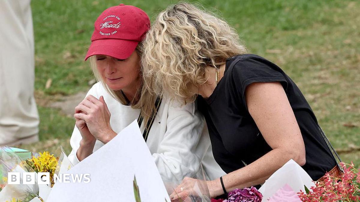 Bondi live updates: Gunmen travelled to Philippines month before shooting, police say