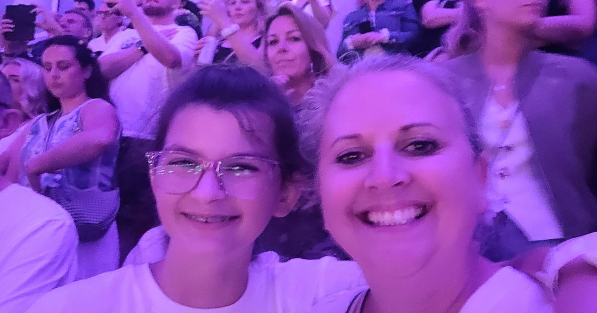 Brave girl, 13 on mission to complete 'wish list' before losing sight forever - The Mirror