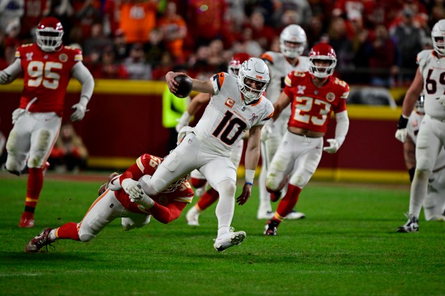 Broncos-Chiefs stock report: Bo Nix using his legs again, but Denver's receivers need to help him out