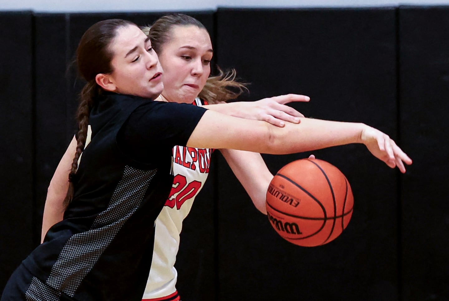 Champions of composure: Caitlin Boyle and Celia Neilson close out Rivard title for Fenwick girls' basketball - The Boston Globe