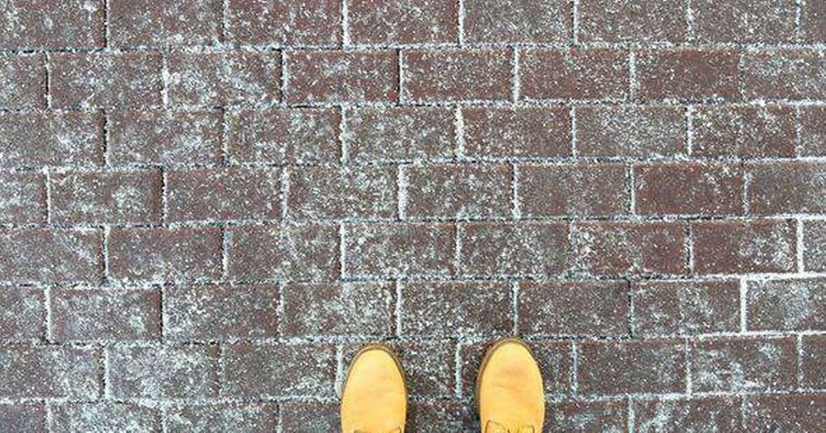 Cheap household item will melt ice in minutes  --  not salt - The Mirror