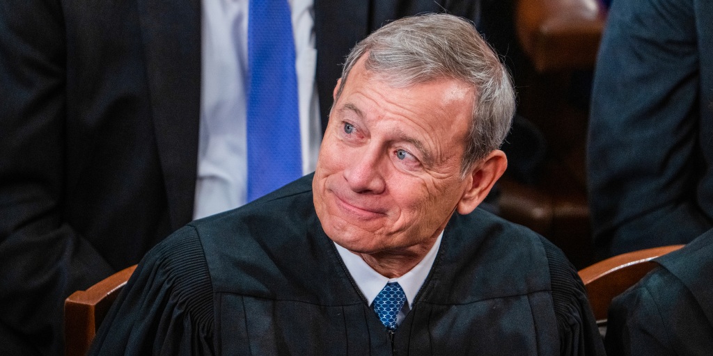 Chief Justice John Roberts dodges contentious issues in year-end message to judiciary
