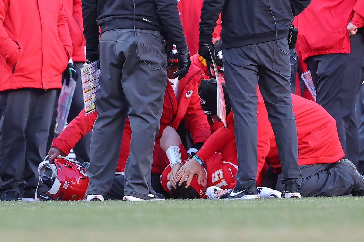 How did the Chiefs fall apart? How did the Bills stun the Pats? Our experts' Week 15 takeaways