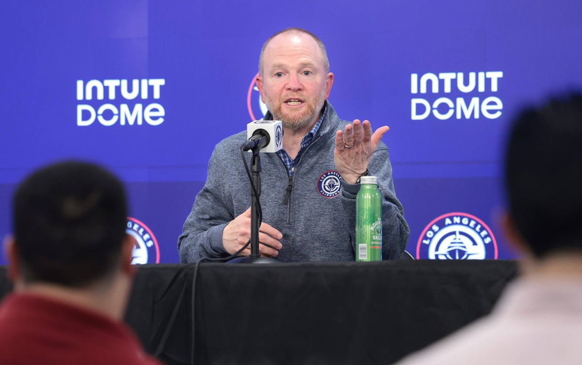 Clippers' Lawrence Frank says Chris Paul isn't the 'scapegoat' for LA's awful start