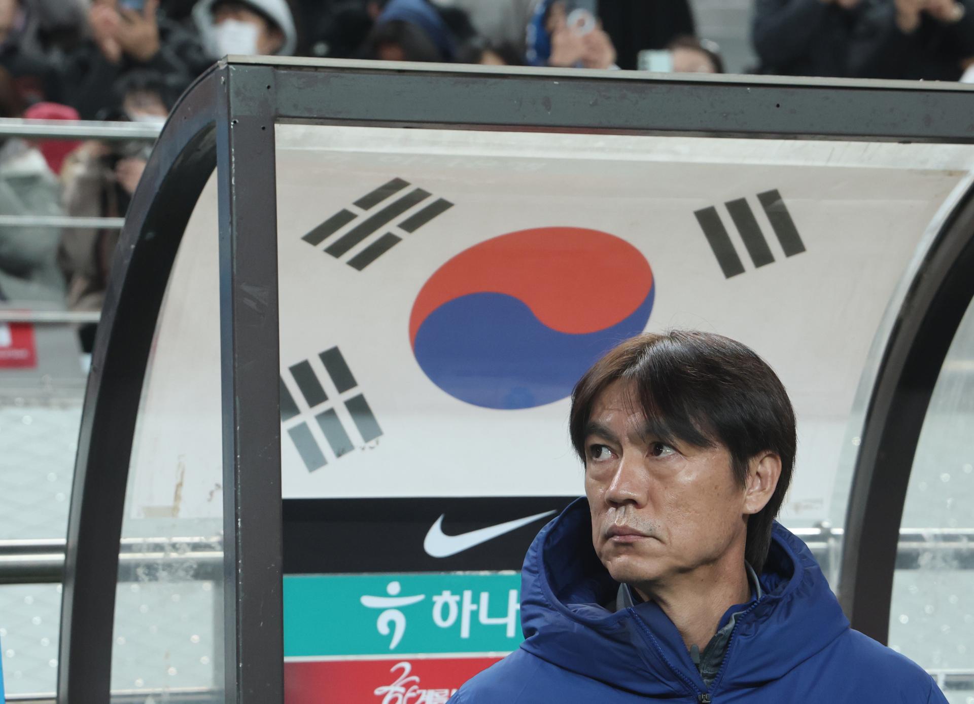 Coach Hong Myung-bo heads to Washington for World Cup draw - The Korea Times