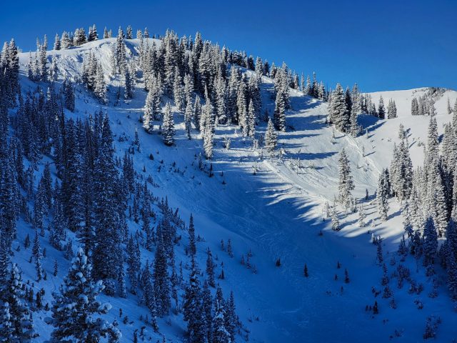 Colorado mountains to see dangerous avalanche conditions, officials say