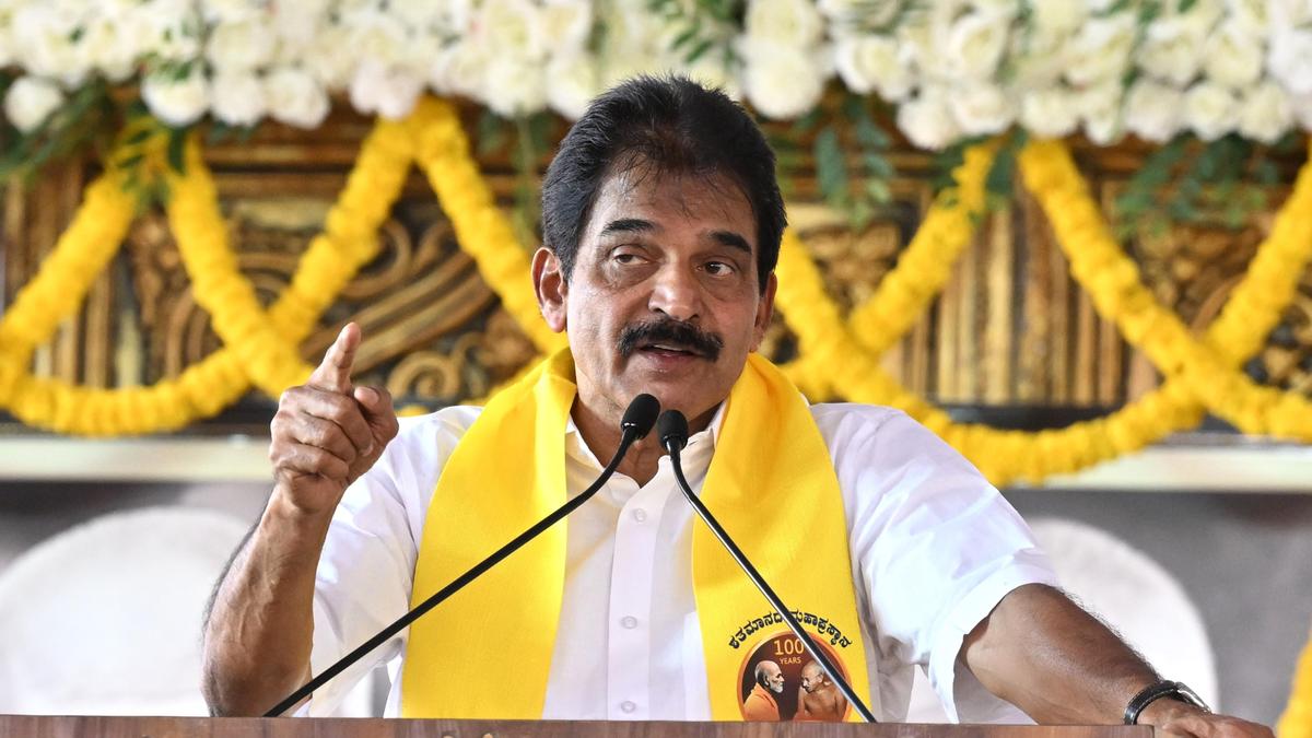 Congress leaders pull up Pinarayi on Bengaluru demolition remark, but get rapped by AICC
