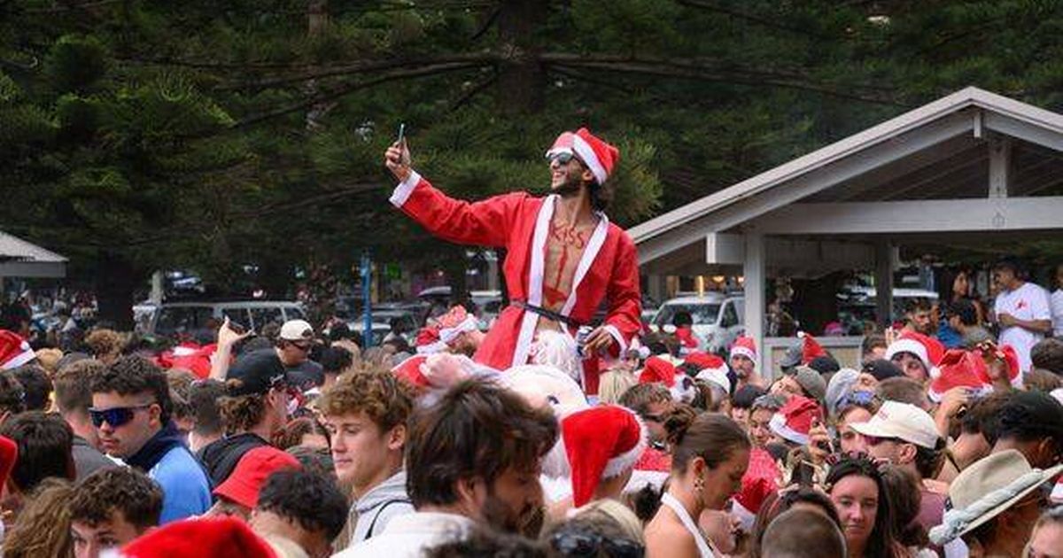 Coogee Beach left strewn with 20 tonnes of rubbish after huge Christmas 'backpacker party' - The Mirror