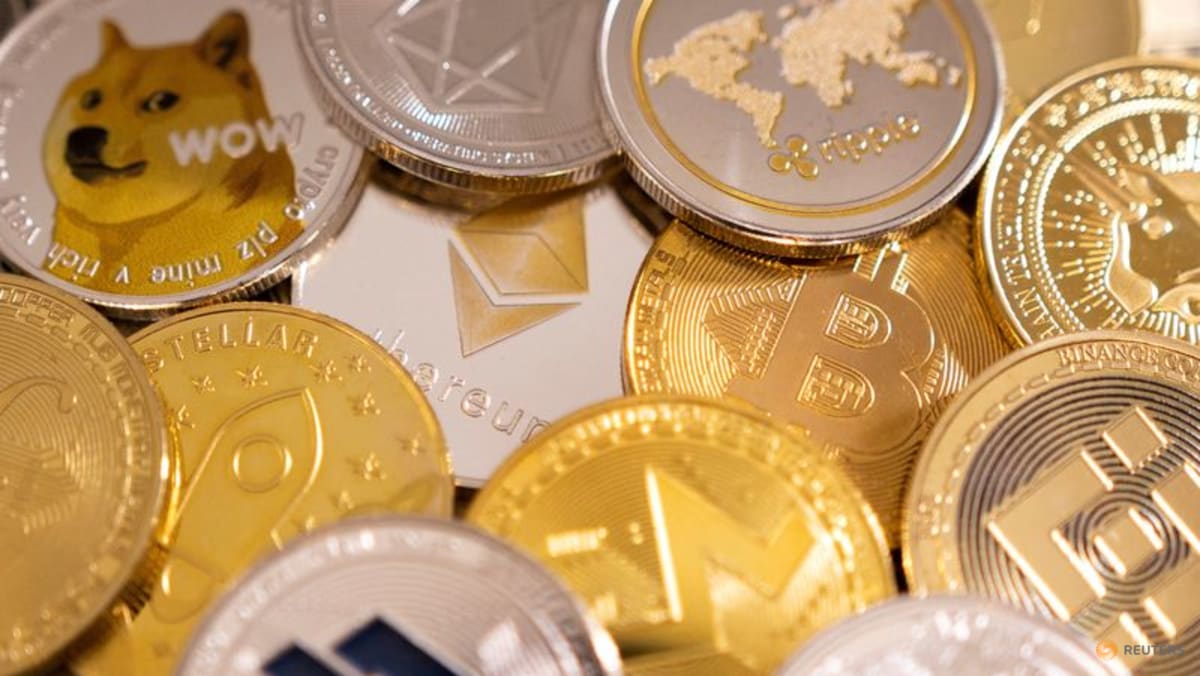 Analysis:Crypto investors show caution, shift to new strategies after crash