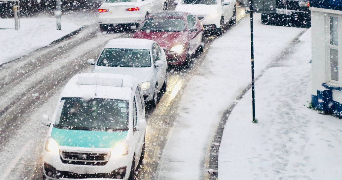 Expert warns drivers of £30k fines over 5 winter mistakes - The Mirror