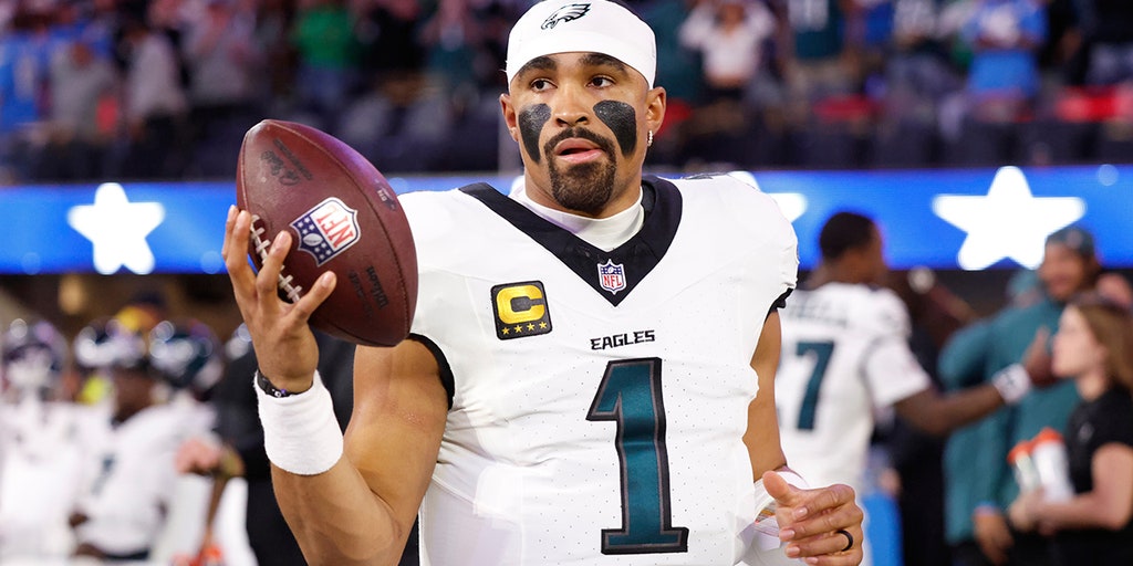 Eagles star turns the ball over twice in one chaotic play vs Chargers
