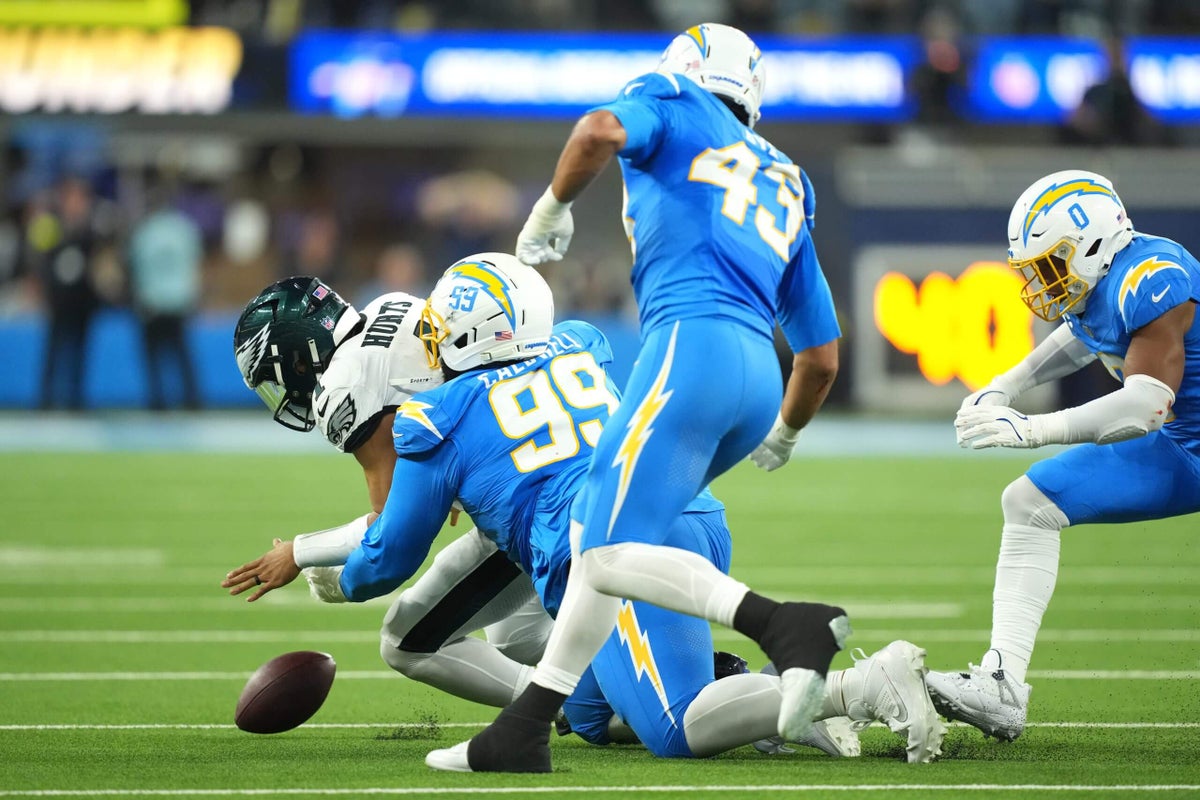 Eagles' Jalen Hurts charged with interception, lost fumble on wild triple-turnover play