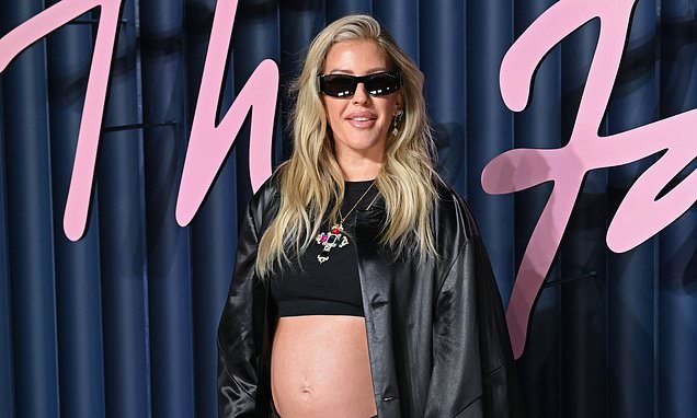 Stars descend on London's Royal Albert Hall for 2025 Fashion Awards