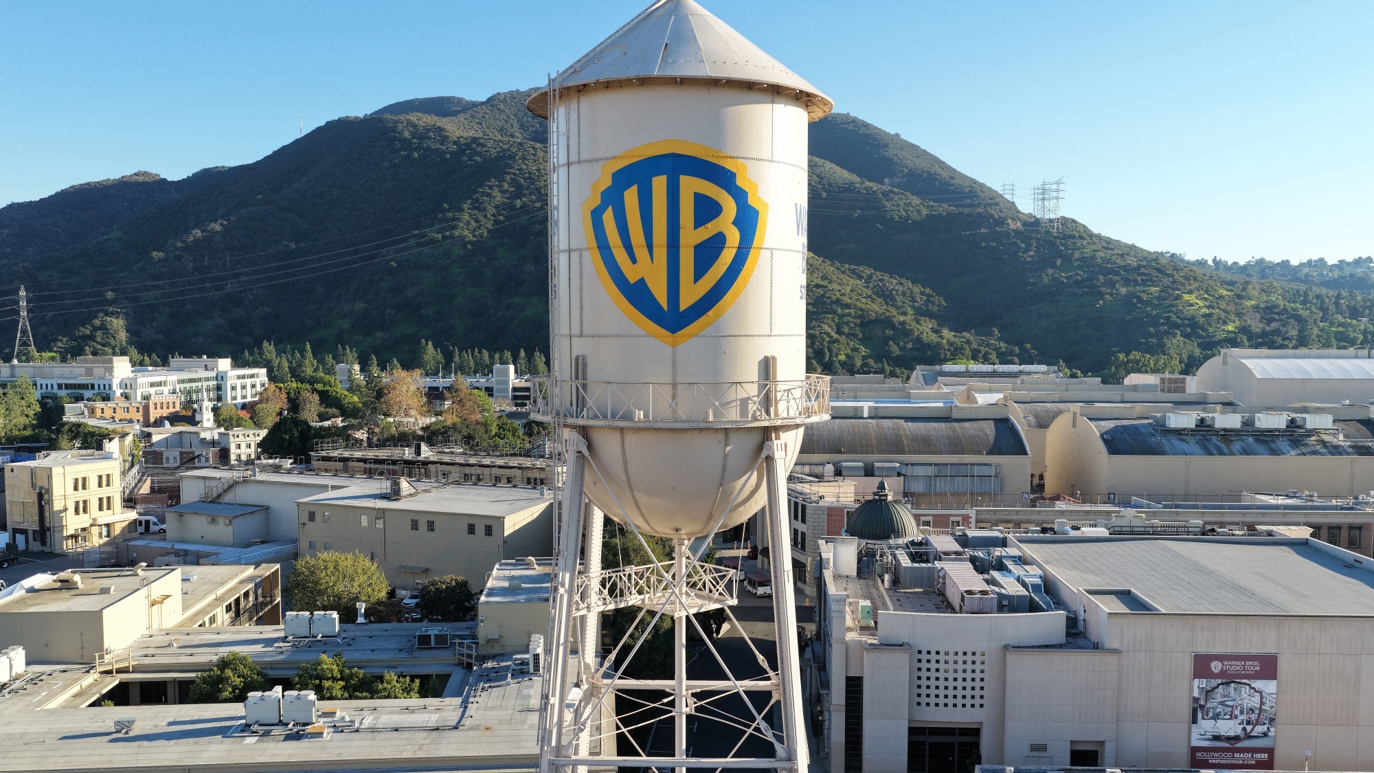 Ellison, Paramount Put Pressure on WBD for a Deal
