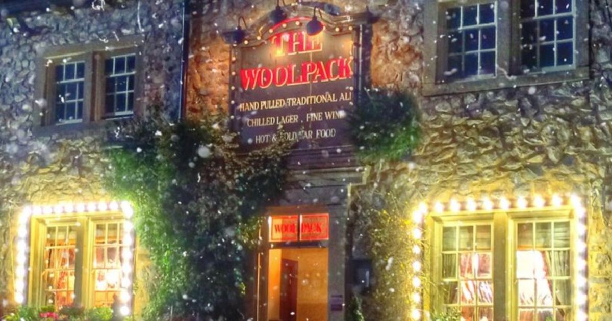 Emmerdale stars tease two surprise arrivals in Christmas Day episode - The Mirror