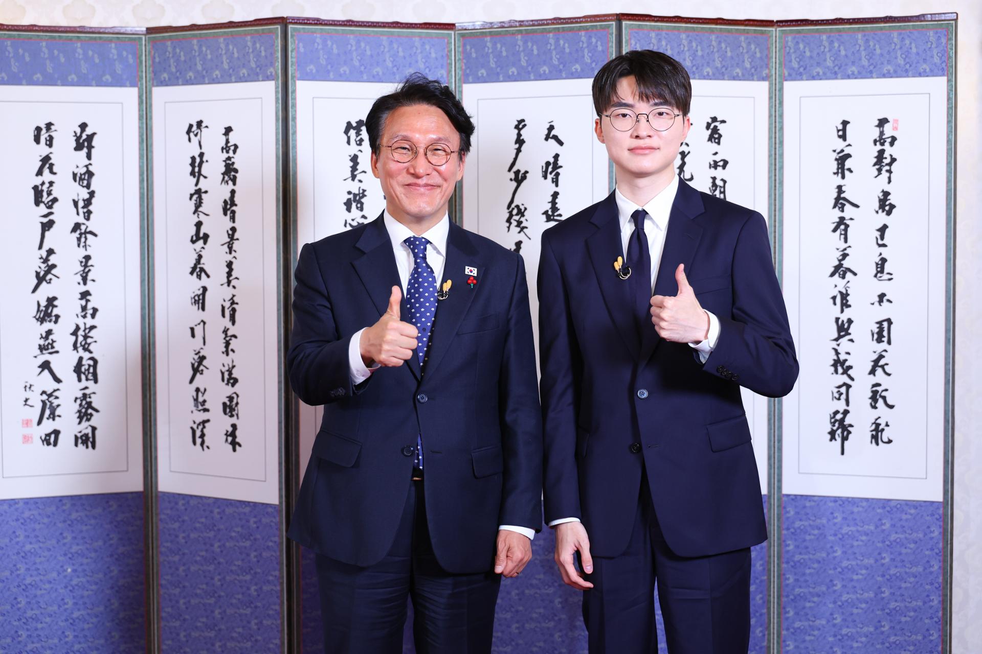 Faker shares thoughts about video game industry in talks with PM - The Korea Times