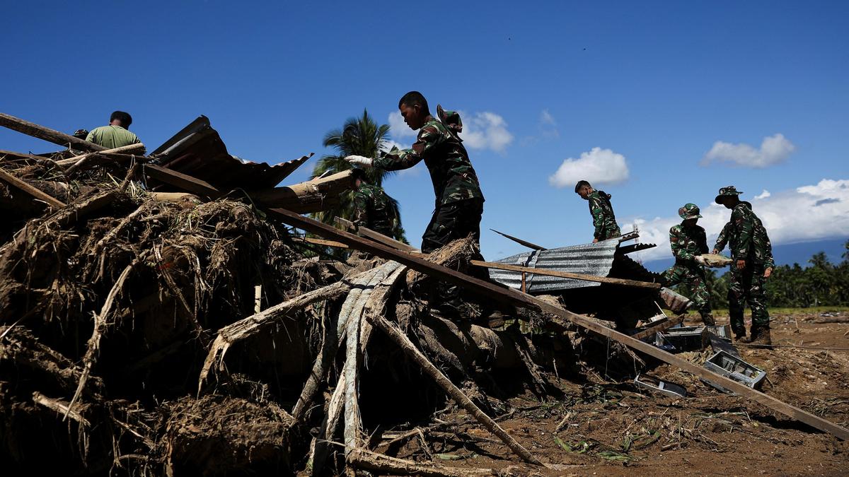 Flooding recovery efforts underway in Indonesia, Sri Lanka and Thailand as death tolls rise