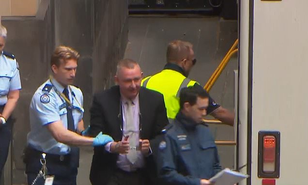 Former Jetstar pilot Greg Lynn could be free for Christmas