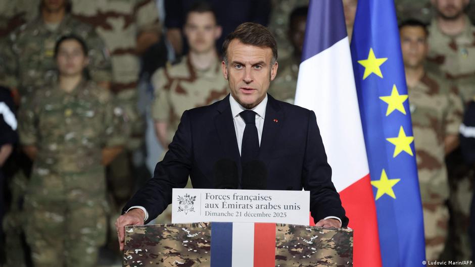France to build new aircrafft carrier  --  Macron