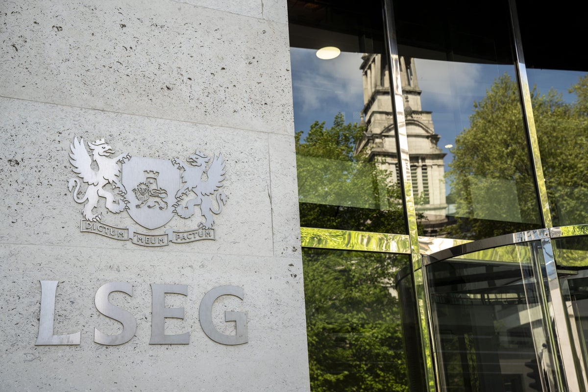 FTSE fails to sparkle in tame pre-holiday trade