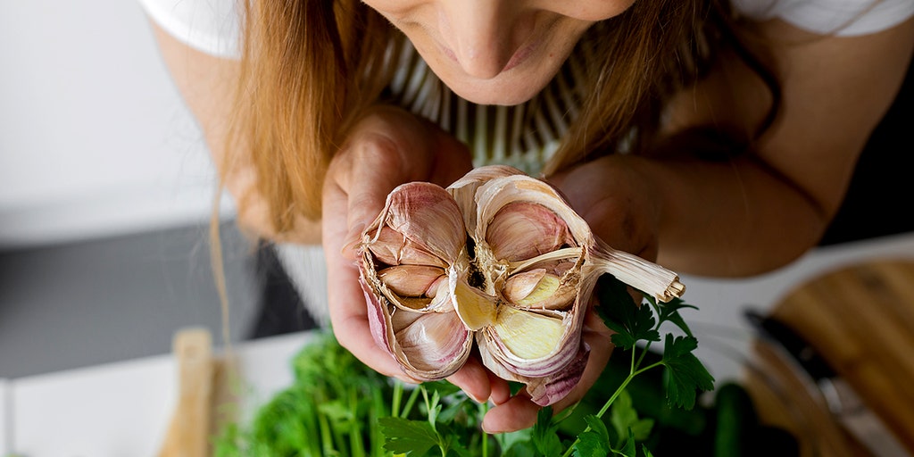 Garlic extract rivals traditional mouthwash for dental hygiene in surprising new review