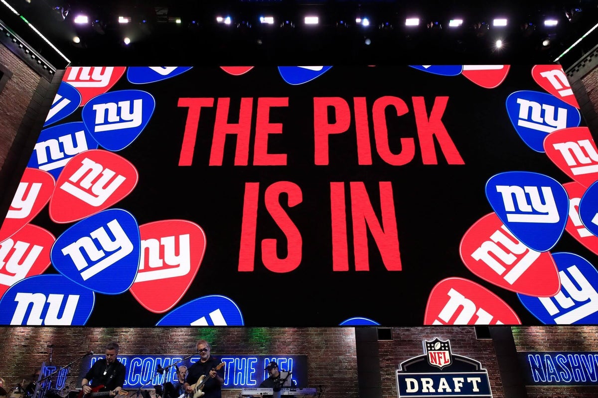 Avert your eyes! Giants vs. Raiders in Week 17 won't be pretty, but it will have huge stakes