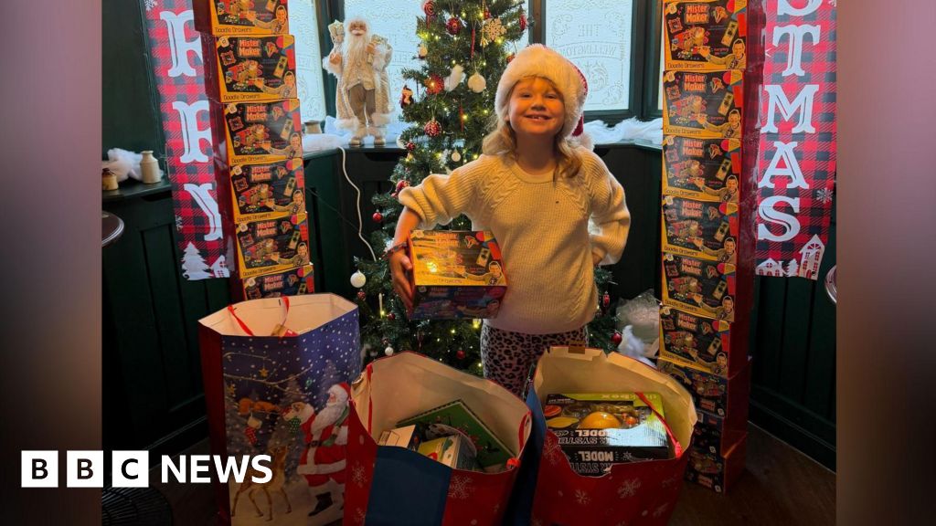 Girl delivers presents to hospitals where she spent Christmas