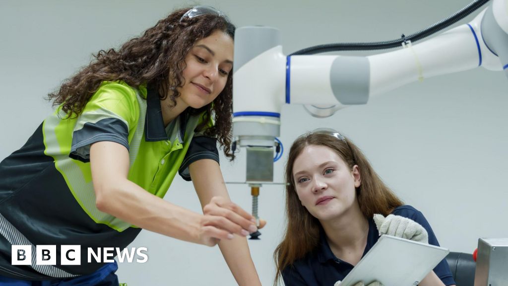 Government promises 50,000 new apprenticeships in employment push