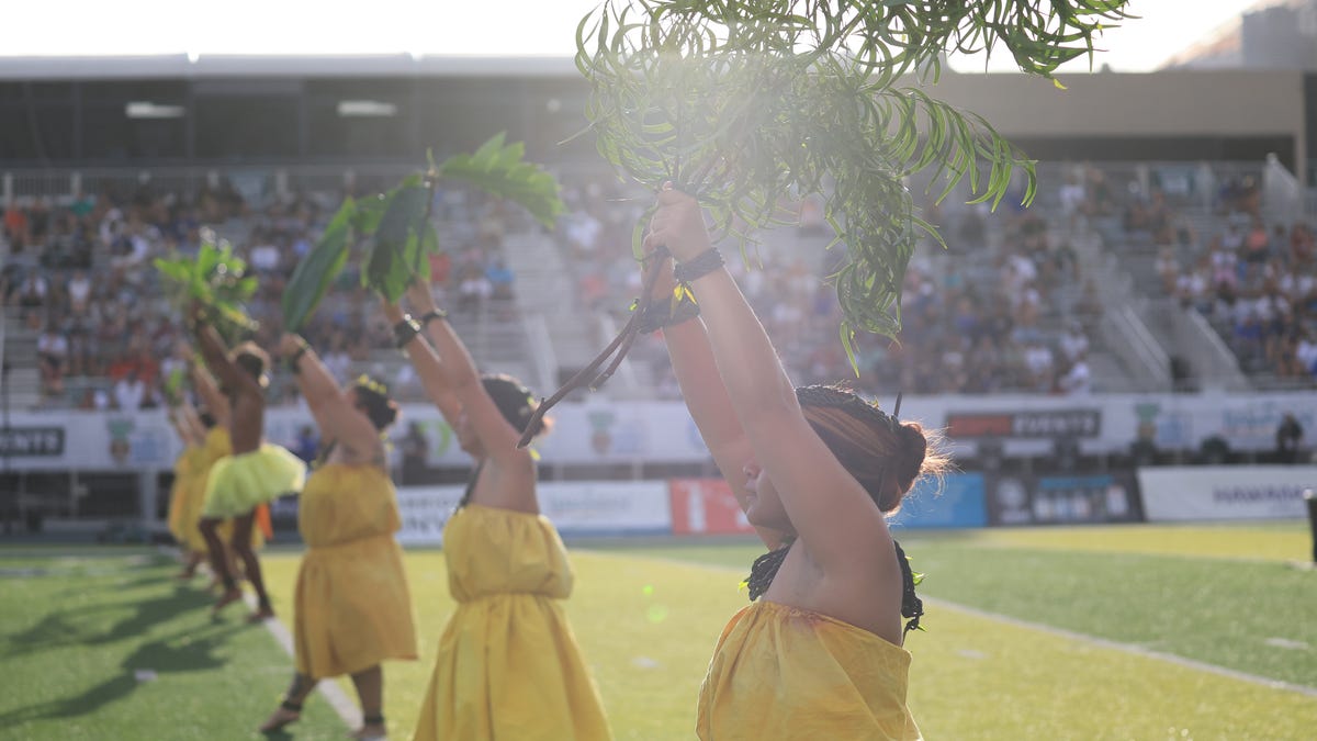What time does the Hawaii Bowl start?