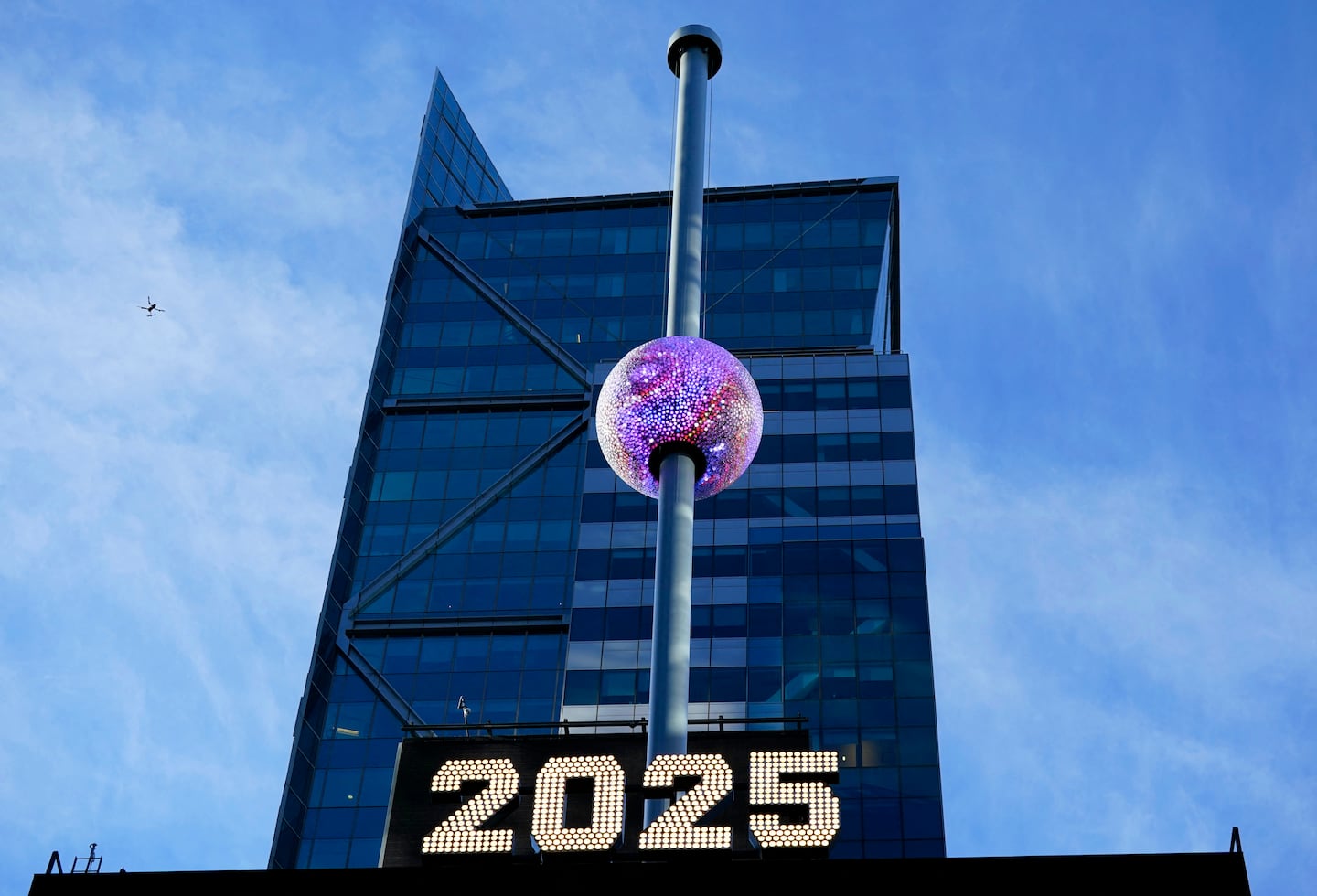 Better swag, longer theater runs, and more New Year's resolutions for Hollywood in 2026 - The Boston Globe