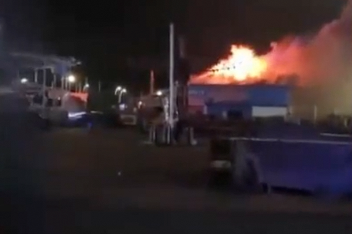 Huge fire tears through popular amusement park on Boxing Day