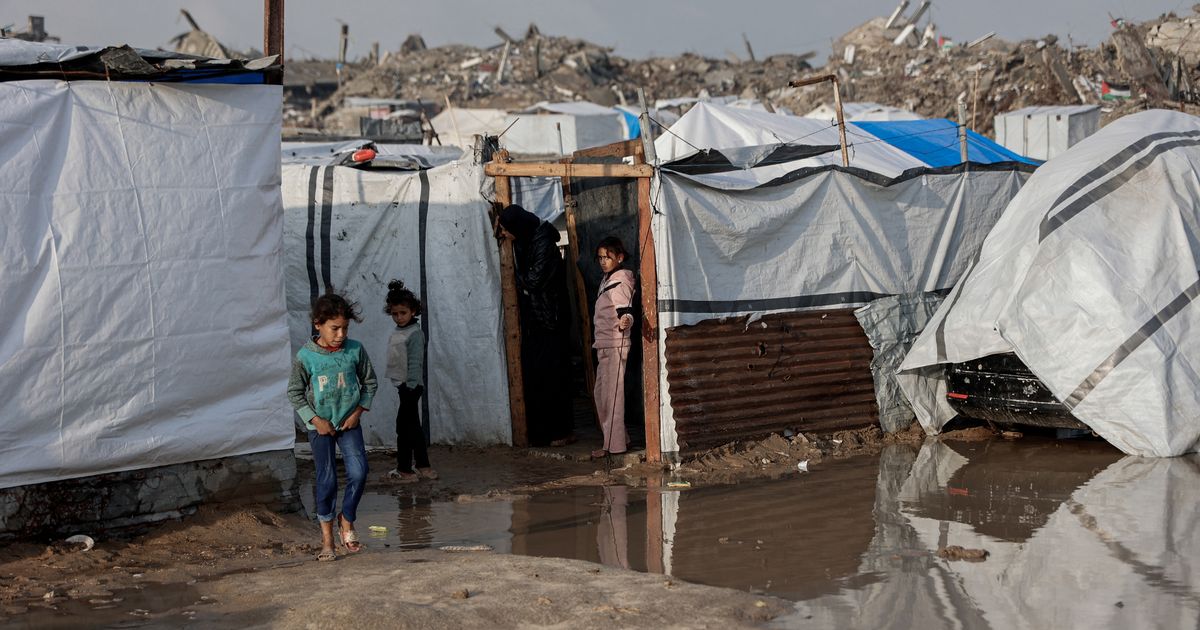 Israel must lift restrictions on aid to war-torn Gaza as winter bites, Yvette Cooper demands - The Mirror