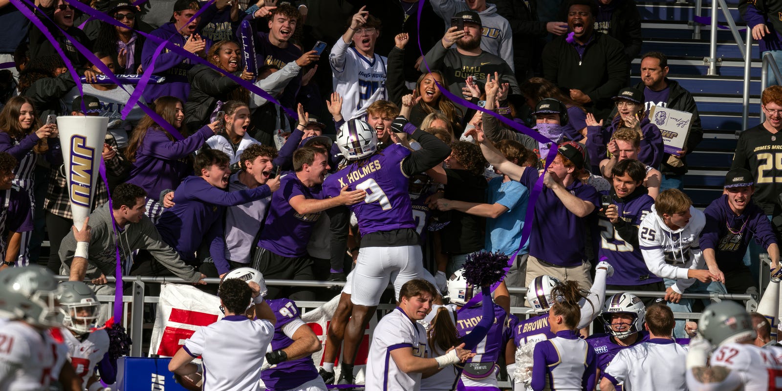 James Madison fans throw snowballs at Troy punter