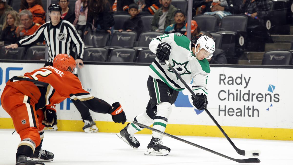 Ducks can't stop Jason Robertson and Stars from going on scoring spree