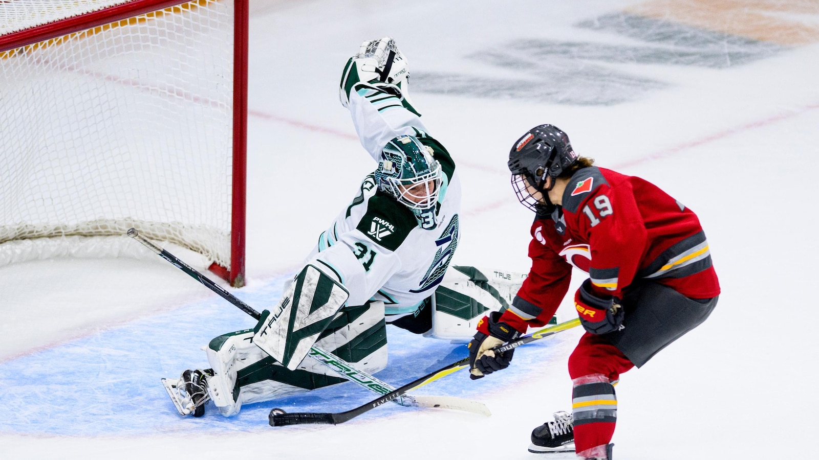 Jenner nets shootout winner as Charge defeat PWHL-leading Fleet 3-2