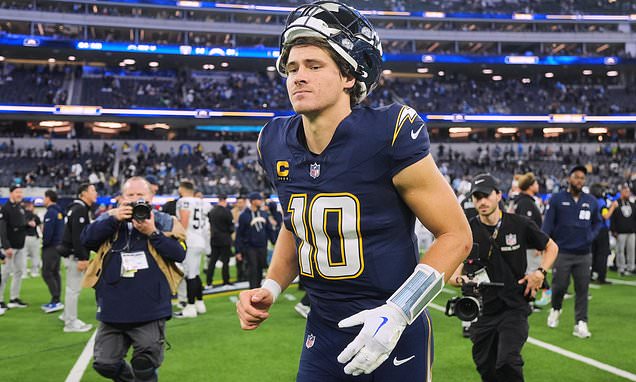 Justin Herbert expects to play with broken hand but Chargers and...